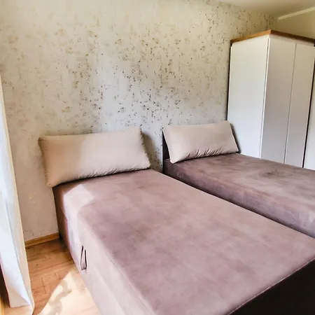 아파트 Cozy With Garden - Free Private Parking *