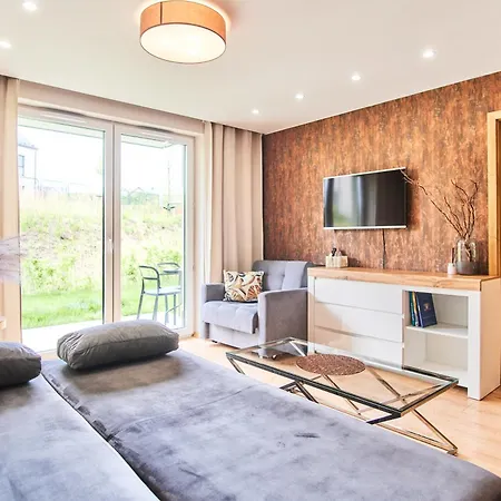 아파트 Cozy With Garden - Free Private Parking