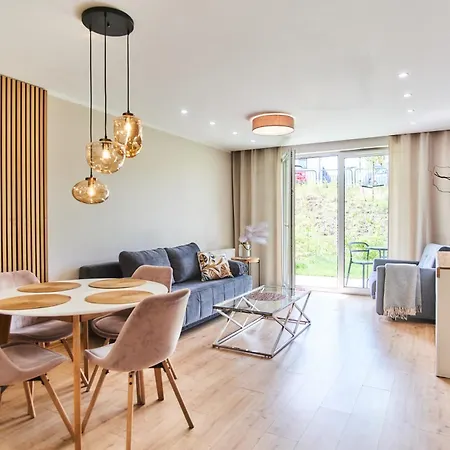 아파트 Cozy With Garden - Free Private Parking